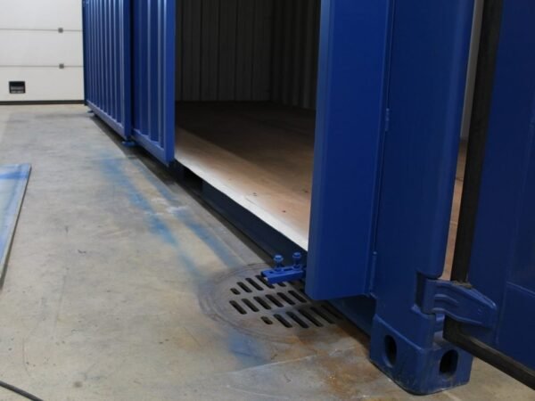 2-18.jpg 20ft Hi Cube Container (9′ 6″ high) suitable for IBC storage Sliding Door